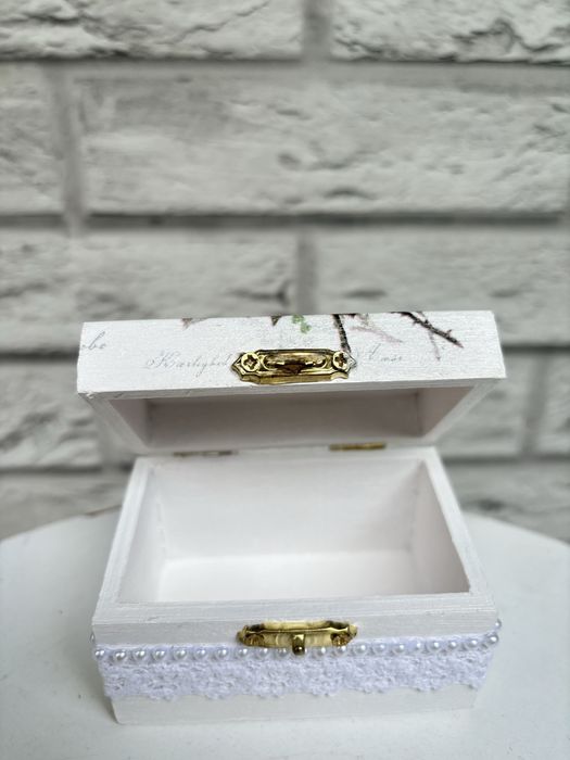 Cutie de verighete din lemn decorată cu tehnica decoupage