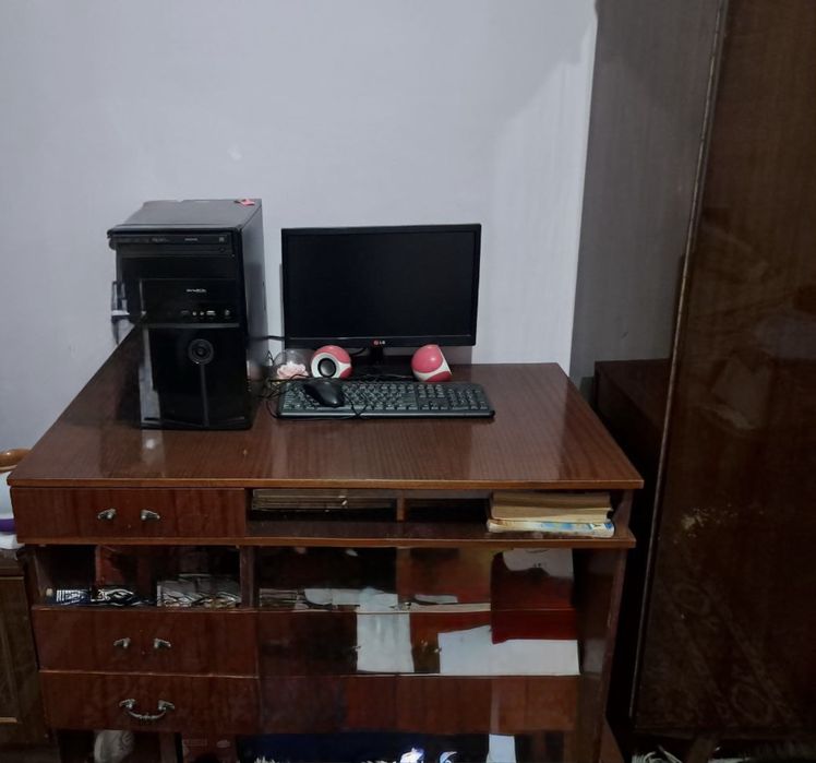 Продается письменный стол