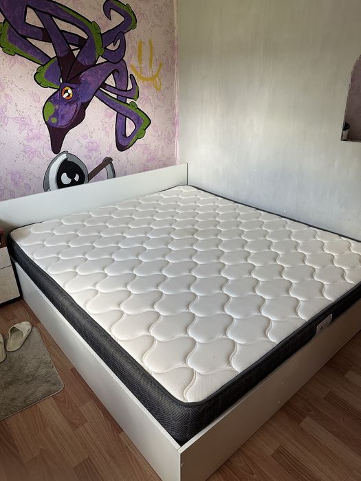 Продам кровать с матрасом в хорошем состоянии.