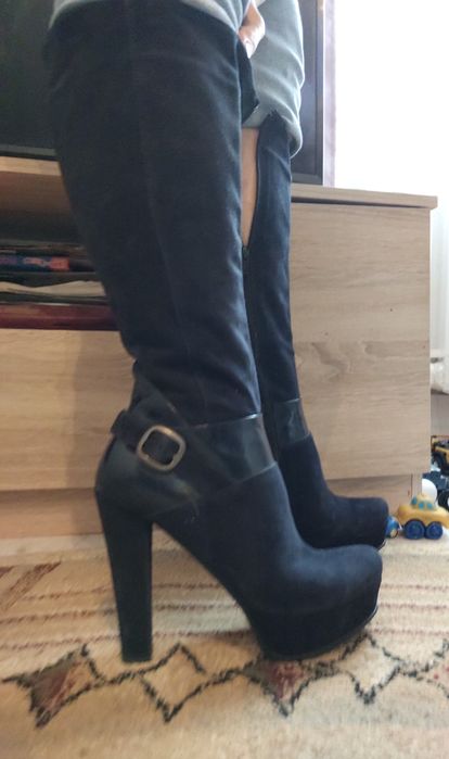 Срочно!Продам красивые сапожки на каблуке