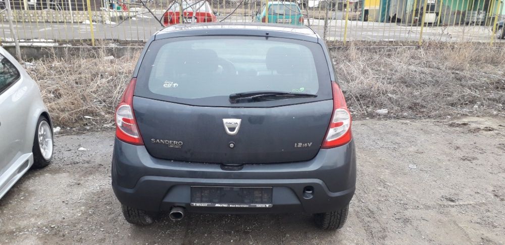 Врати дачия сандеро,капаци и всякакви други части