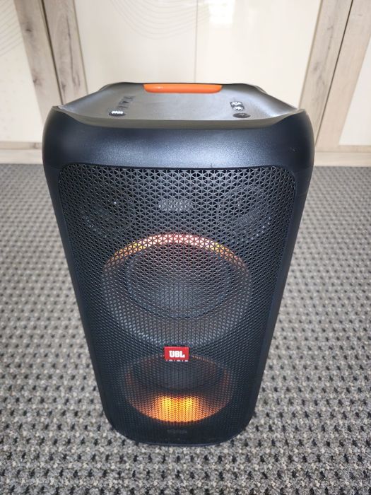 JBL PartyBox 100 – Sunet premium, bass puternic, folosită puțin