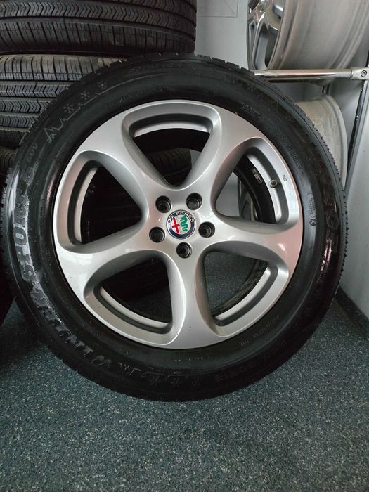 Jante Alfa Rommeo Selvia Anvelope Dunlop Winter Sport 5 Suv 235 60 18