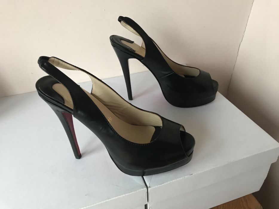 Pantofi,sandale,Christian Louboutin,marime 40,originali!