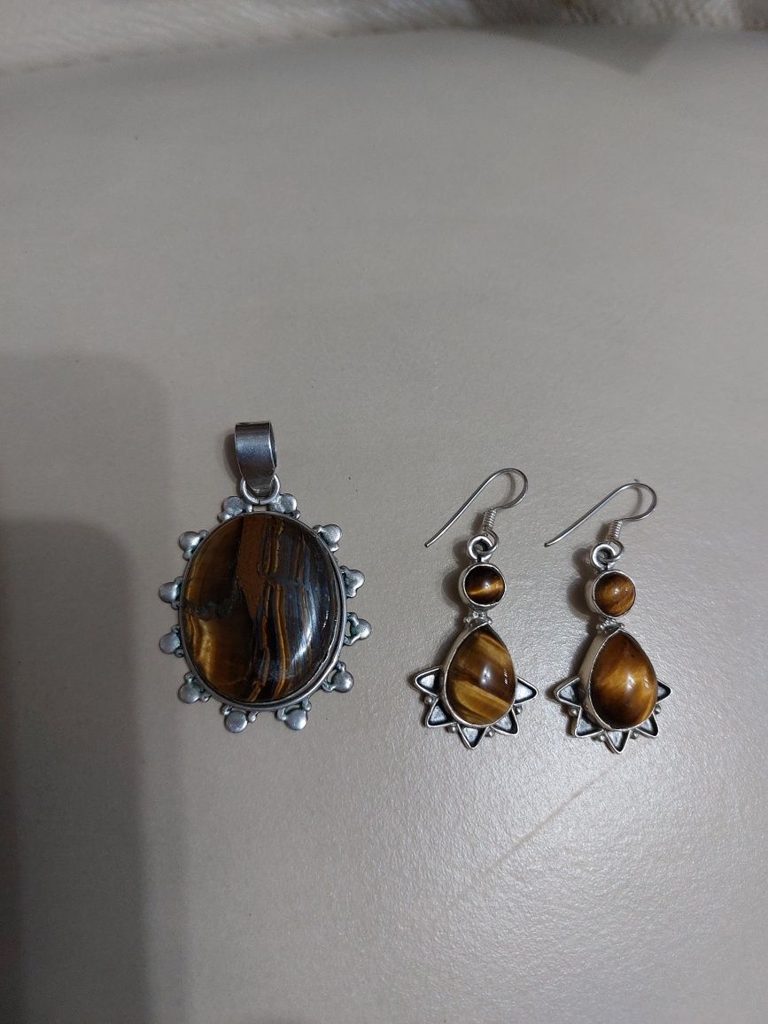 Vând set de bijuterii argint 925 și ochi de tigru.