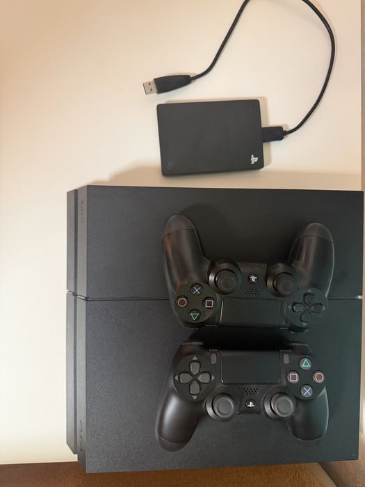 Playstation 4 perfect functional , 2 controllere, 17 jocuri