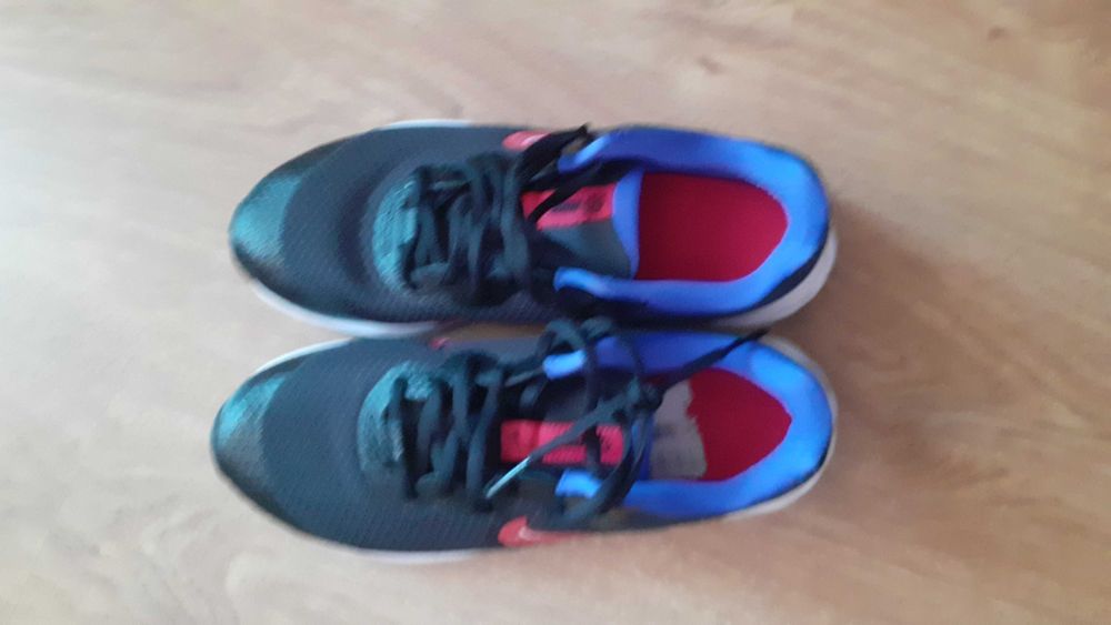 Юношески маратонки Nike р-р 37.5. Като нови