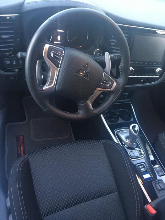 Oferta luna noiembrie -Mitsubishi outlander plug in hibrid- în garan