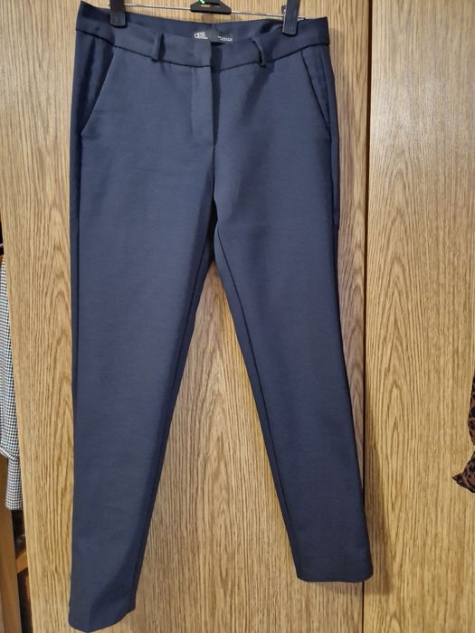 Pantaloni mărimea 36