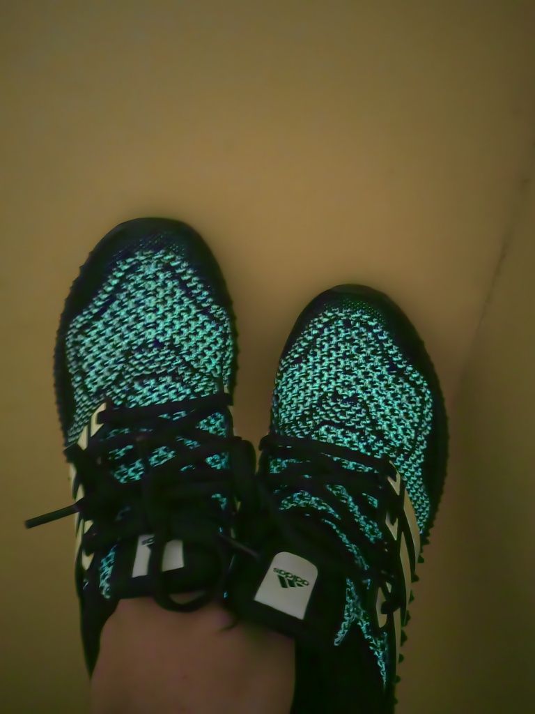 Продавам Adidas 4D Boost