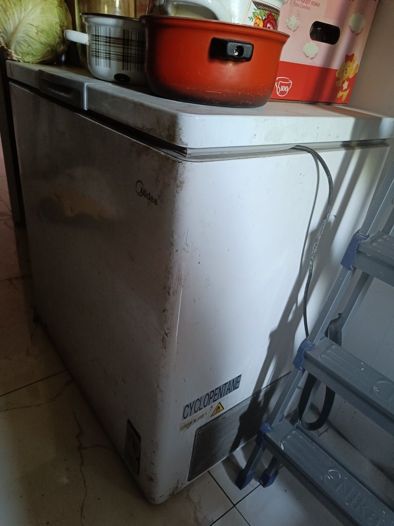 Морозильник  Midea