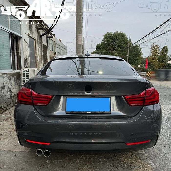 Eleron Pleoapa Luneta BMW G20 G30 F10 F36 M4 negru lucios