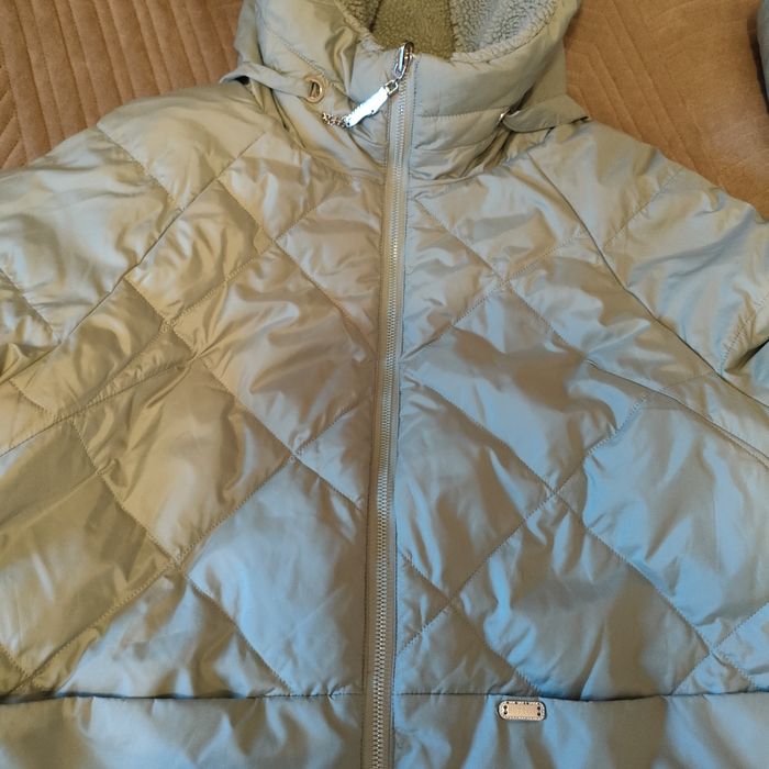 Продам куртку утеплённую вдухсторонная куртка длина закрывает по,пу)