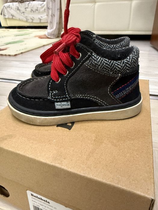 Детская фирменная обувь в отличном состоянии