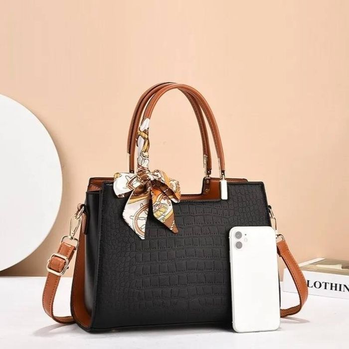 Дамска чанта в черно