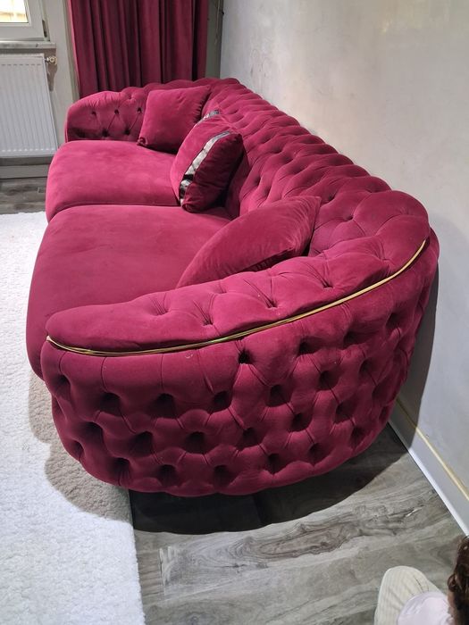 Vand mobila de dormitor si canapea de living