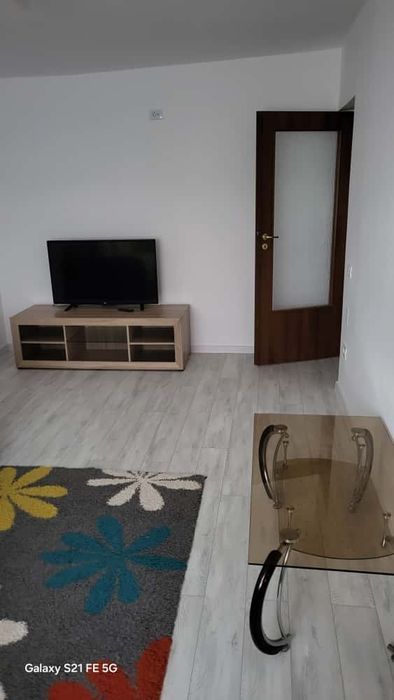 Închiriez apartament