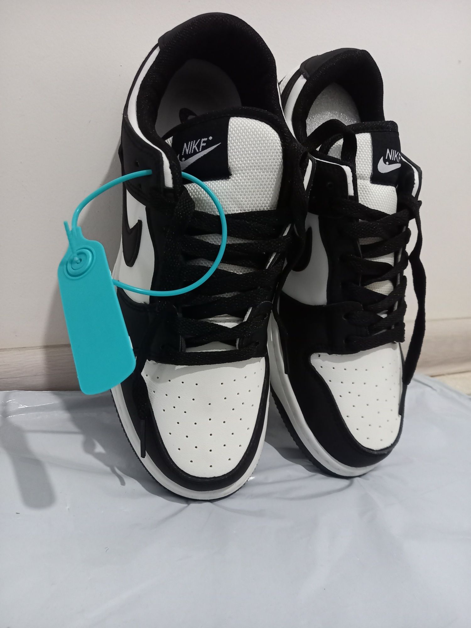 Кроссовки Nike продается.