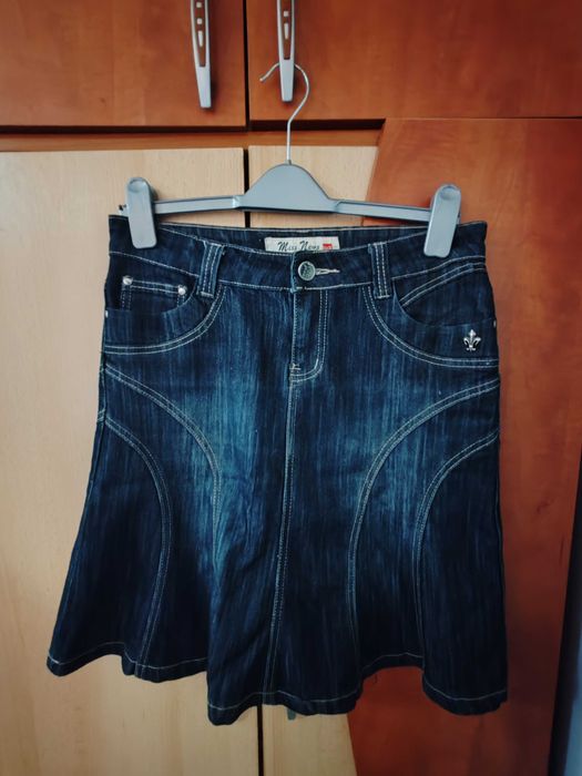 Vând fuste și pantaloni de blugi