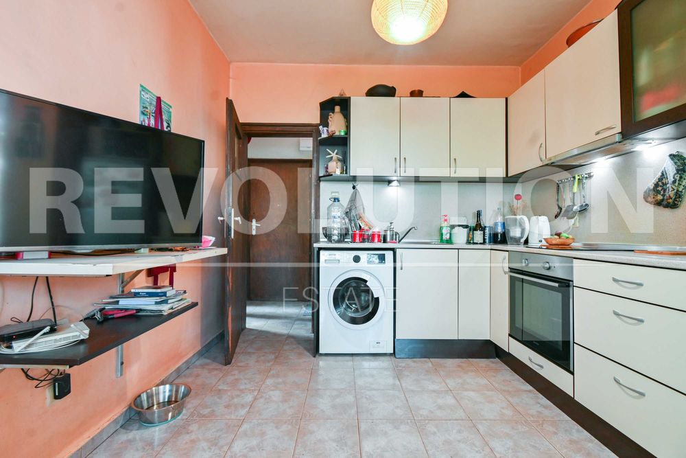 Продава се Етаж от къща в София, Изток - 60 кв.м за 6000 €/кв.м - Снимка #1