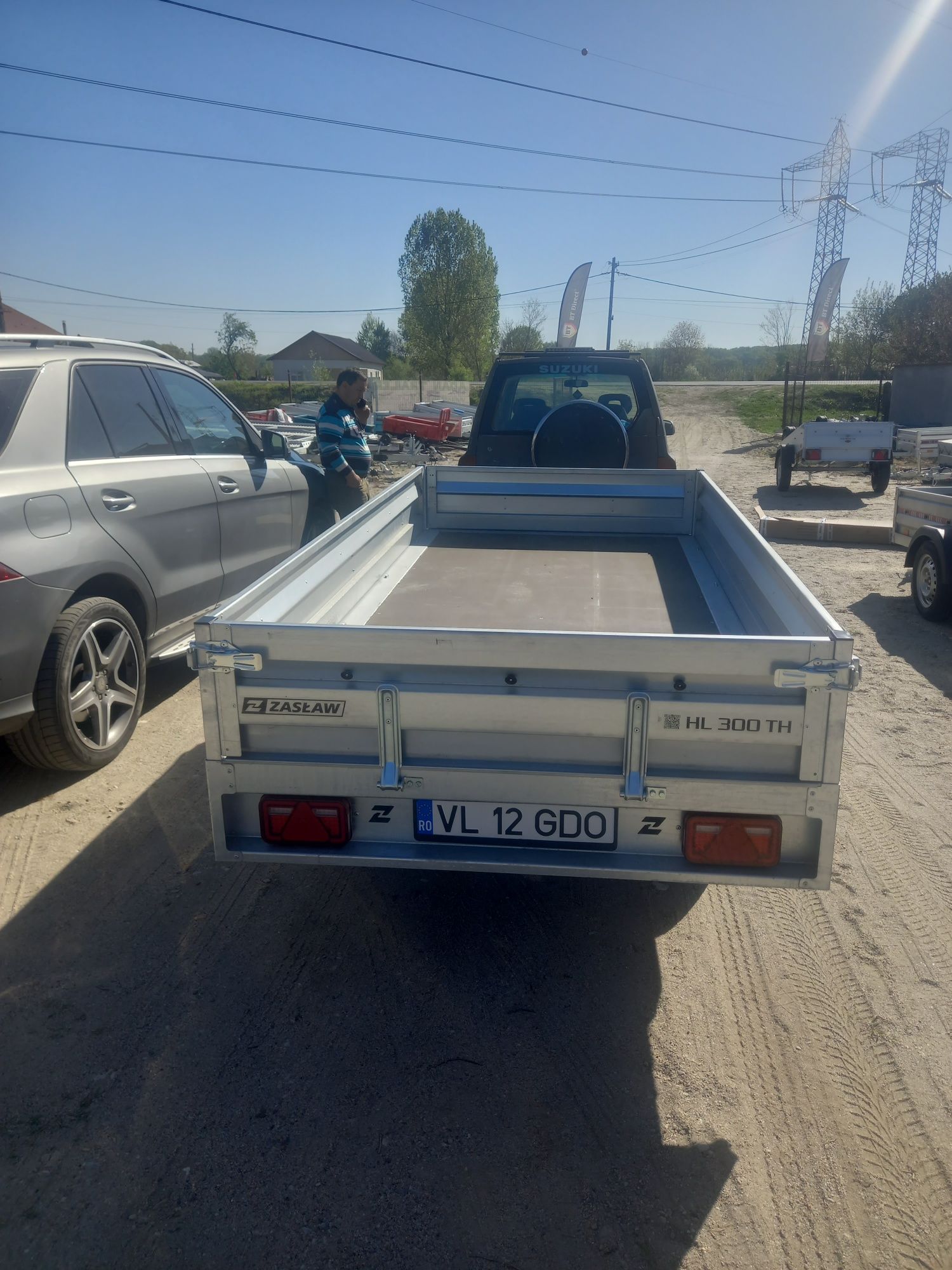 Închiriez remorci și platforme auto