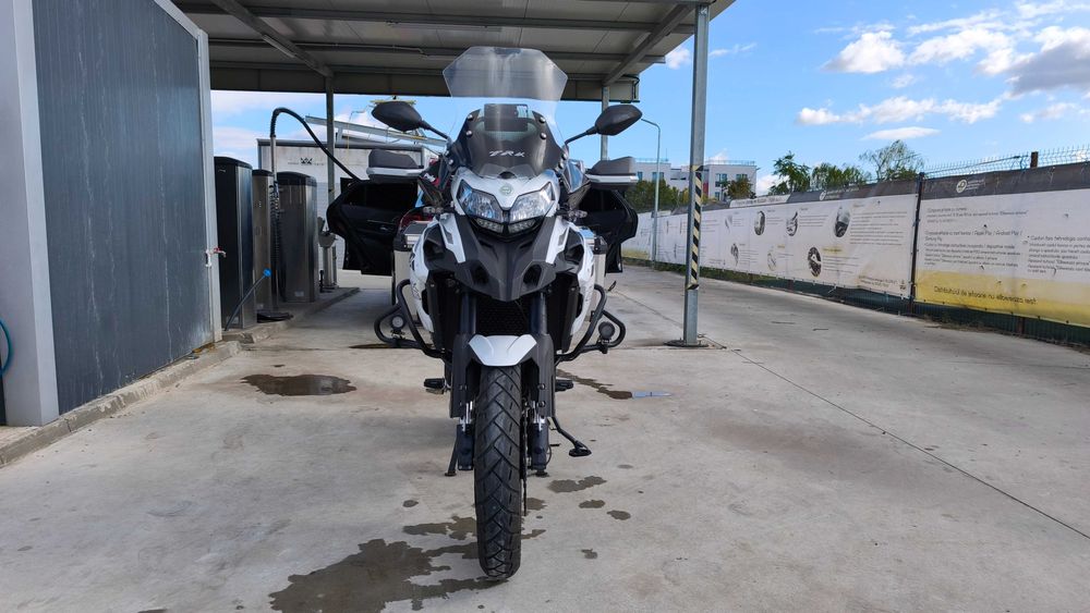 Benelli TRK 502X 2020 – 14.000 km si Accesorii de 2000 Euro
