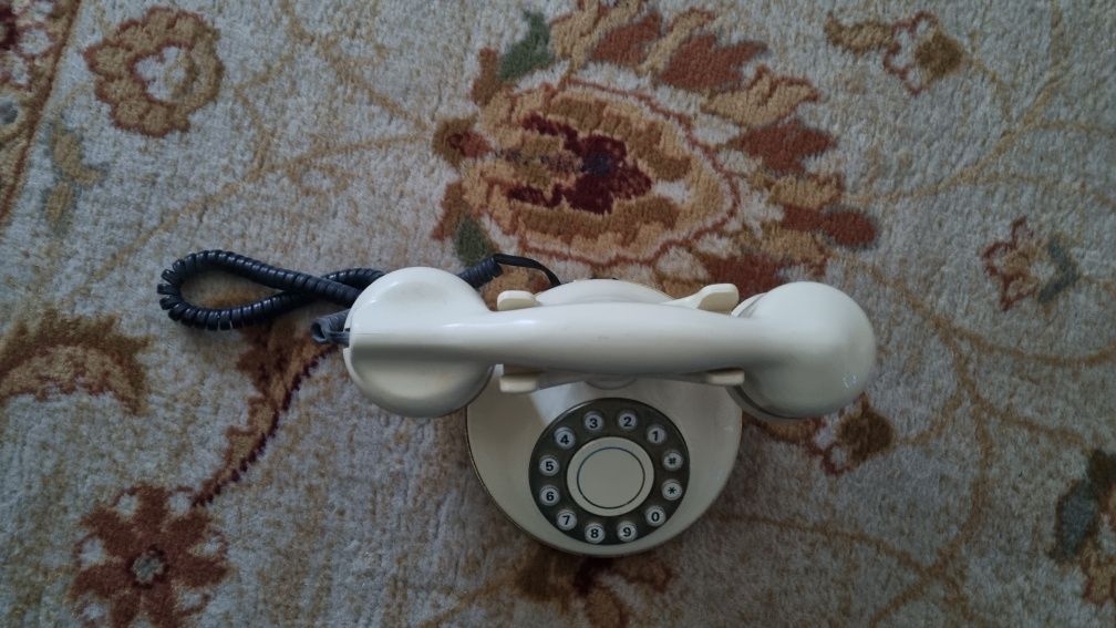 Telefon vintage in perfecta stare de funcționare