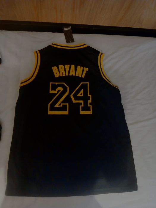 Tricou si pantaloni baschet