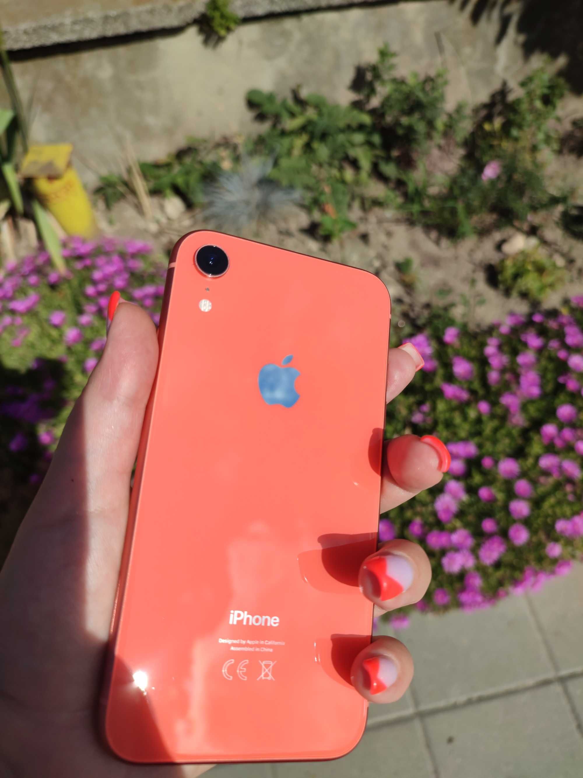 Продавам iPhone X 128 Gb коралов
