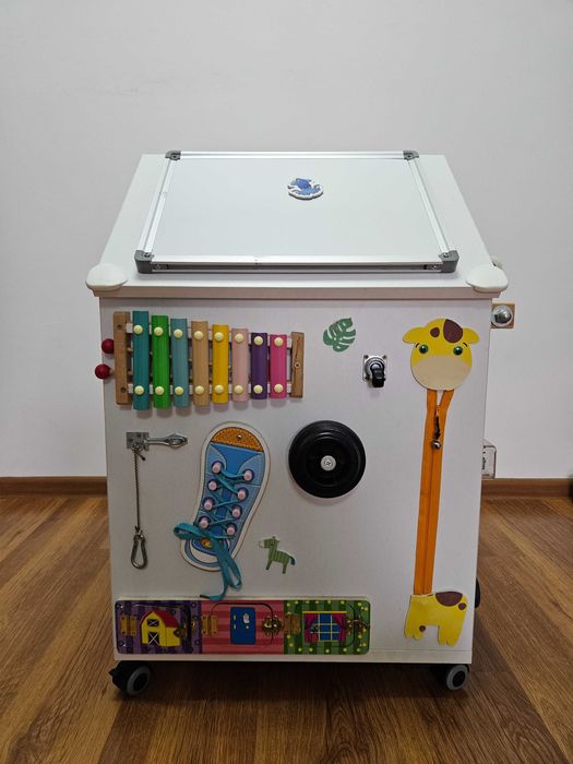 Busy House Montessori jucarie interactiva/casuta din lemn busy board