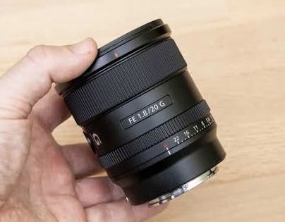 Продаю Sony 20mm f/1.8 G