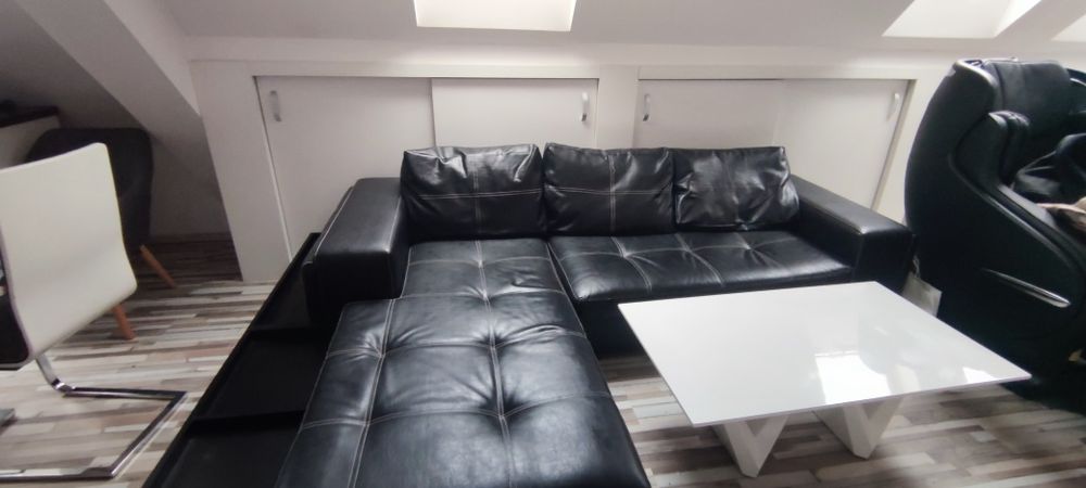 Ъглов Диван - черен, кожен. 240/200см