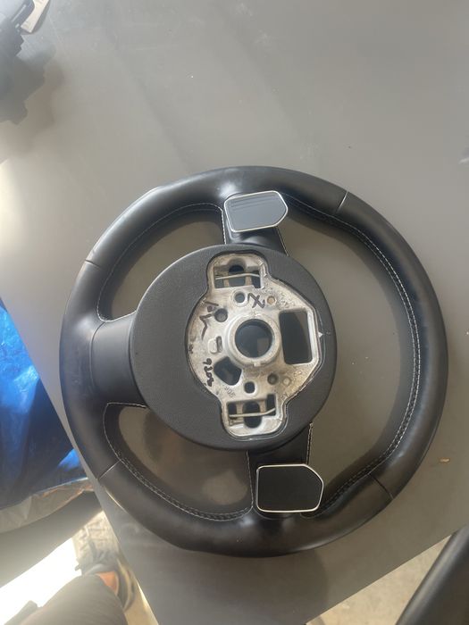 •	Оригинален волан за Audi S7 с пера за скорости