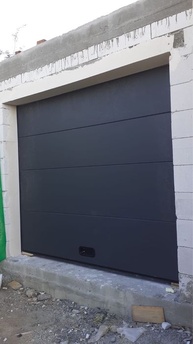 Usi de garaj sectionale si tip rulou