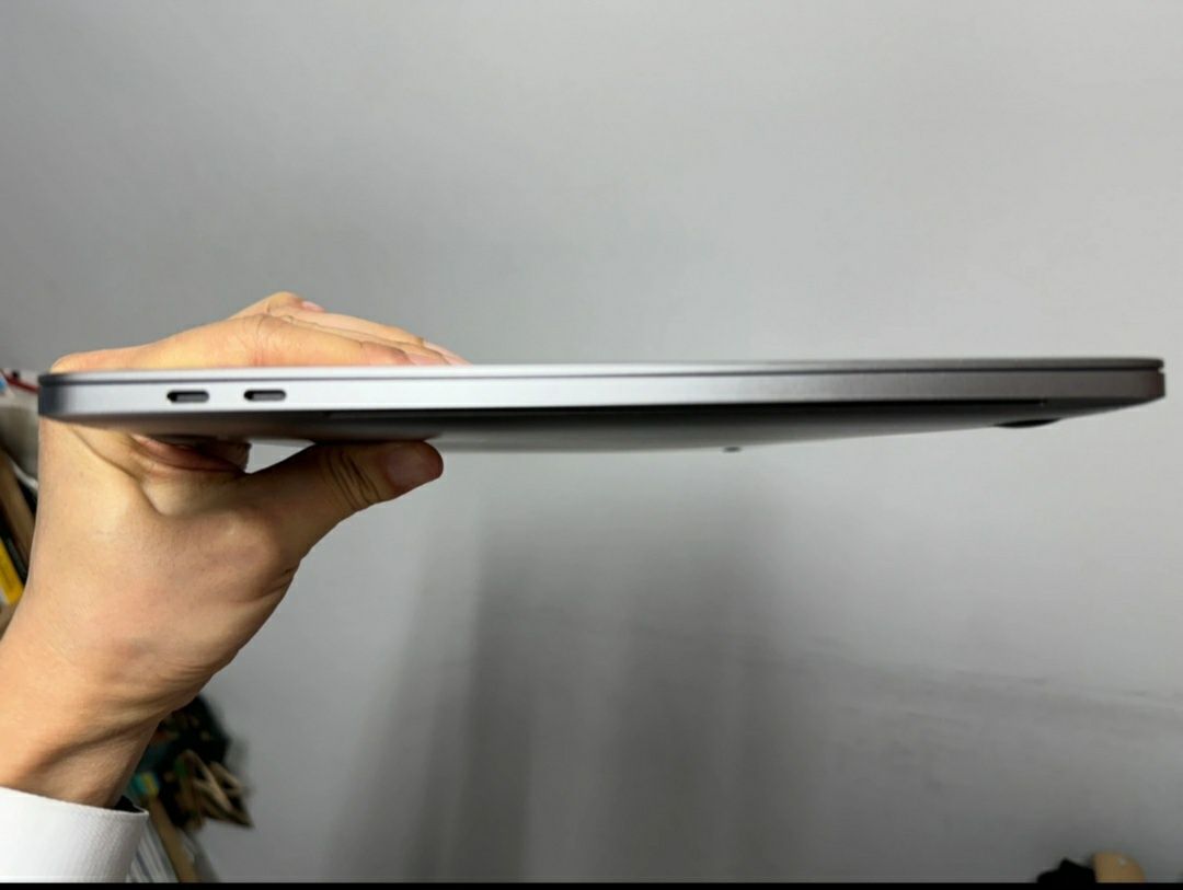 Macbook pro 2017 15 inch Sotiladi Xolati yaxshi