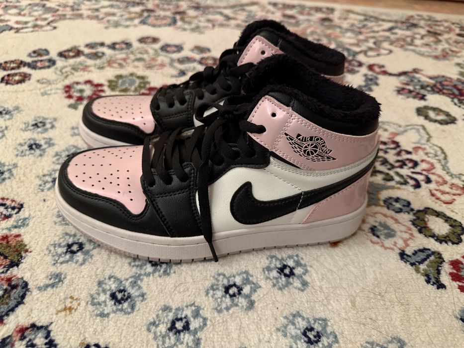 Новые Air Jordan розово-чёрные (размер 37)