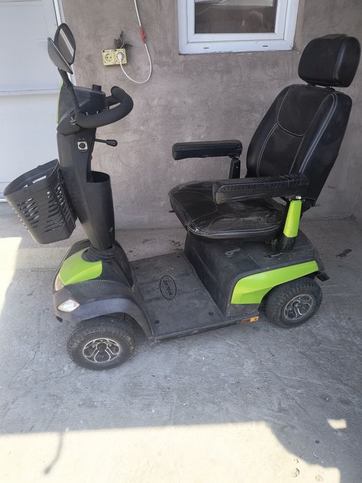 Scuter electric pentru persoane cu dizabilitati invacare