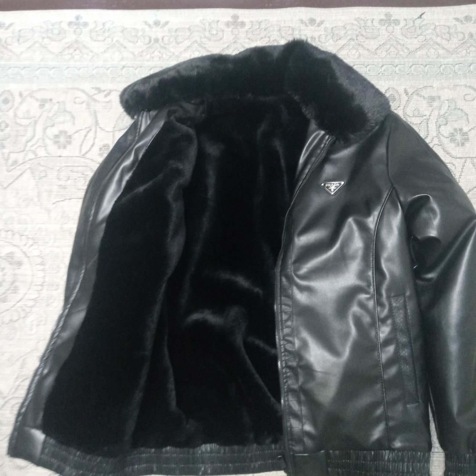 продам новую кожанную куртку
