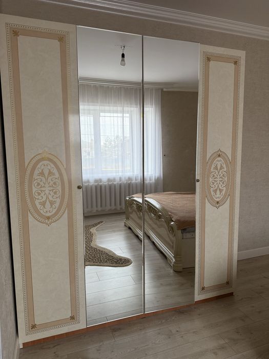 Продам спальный гарнитур вместе с матрасом