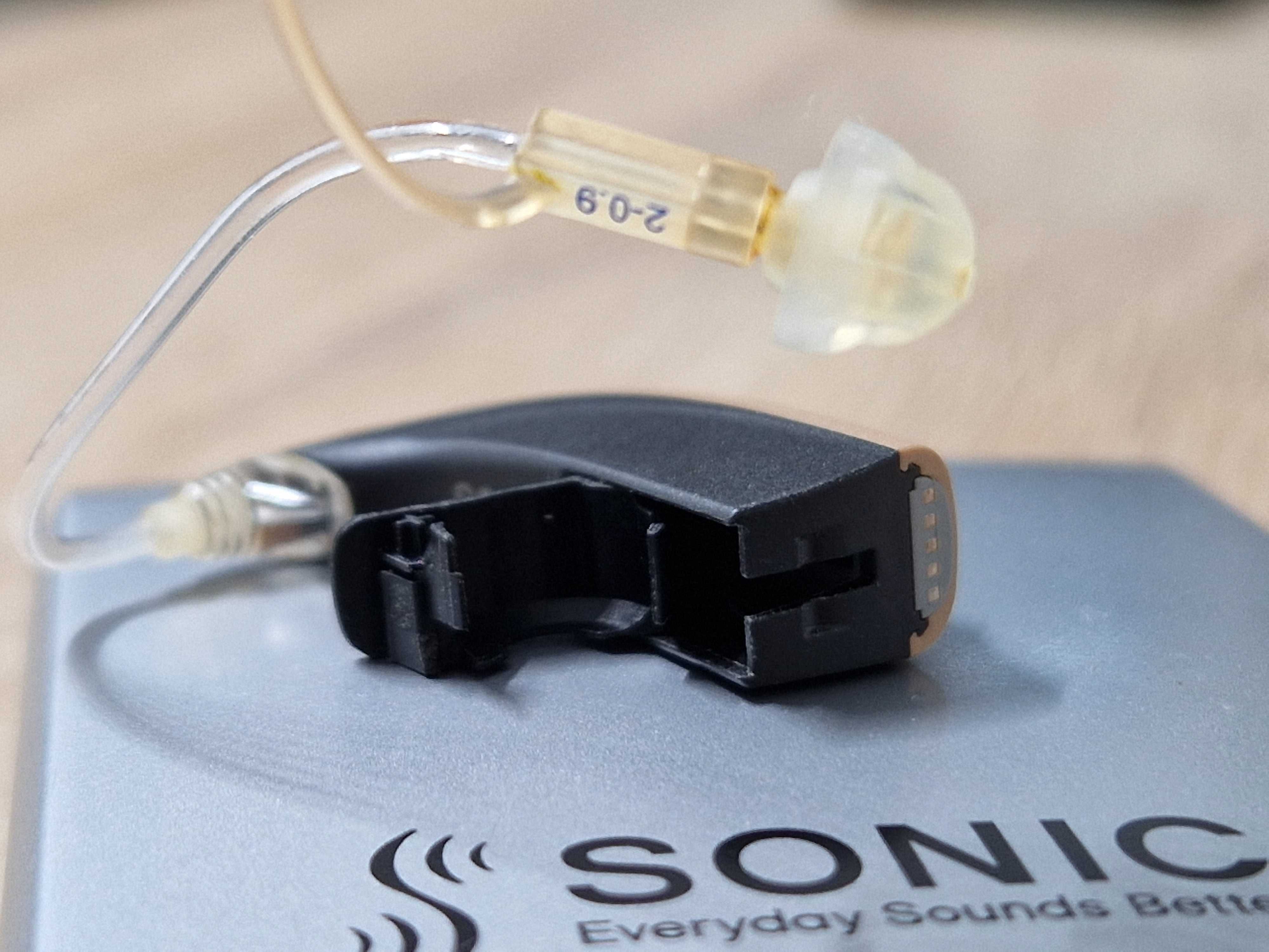 Aparat auditiv/ Proteza auditiva SONIC PE20 BTE/ Stanga, mediu-sever