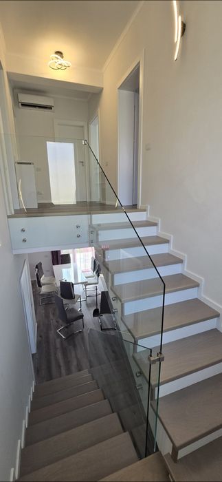 Proprietar închiriez casă cu 5 camere în Dumbrăvița pe strada Mureș.