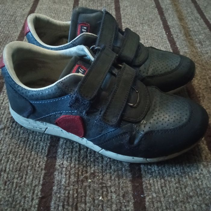 Кожаные кроссовки на мальчика 34 р.