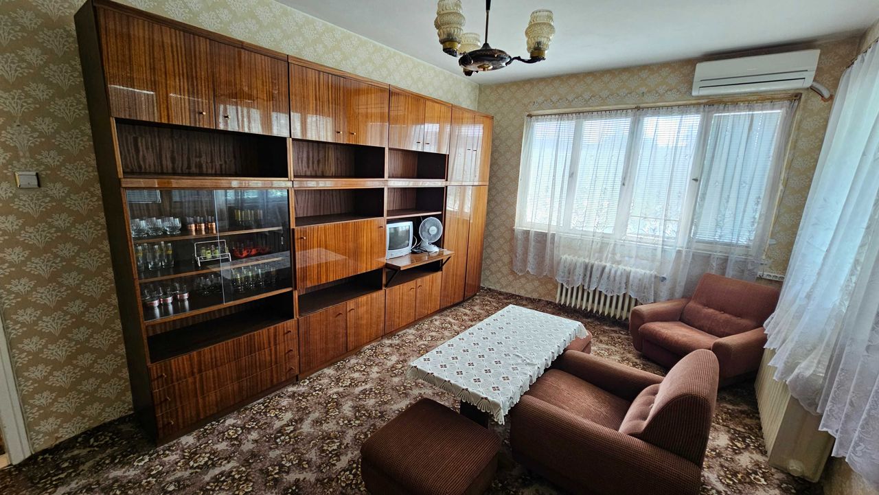 Дава се под наем Двустаен апартамент в Разград, Център - 69 кв.м за 204 € - Снимка #3