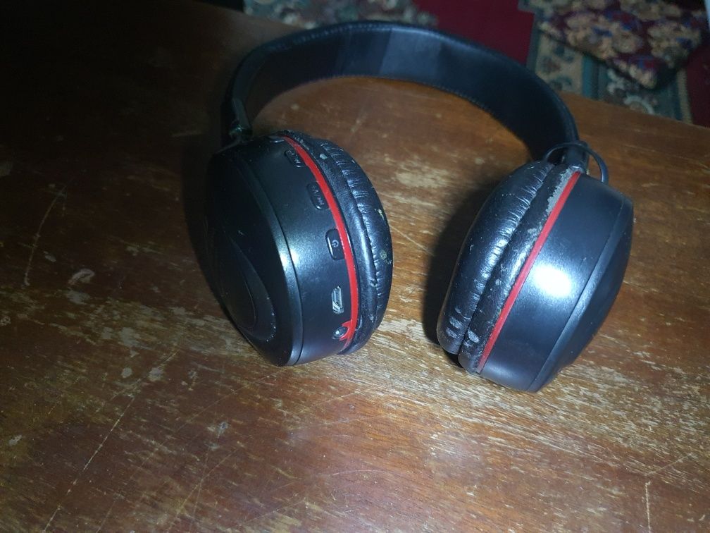 JBL naushnik sotiladi