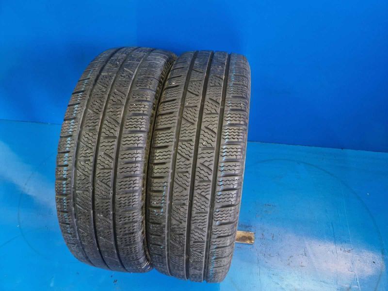 2 Pirelli R15C 215/70 Anvelope Bun de iarnă DOT2619