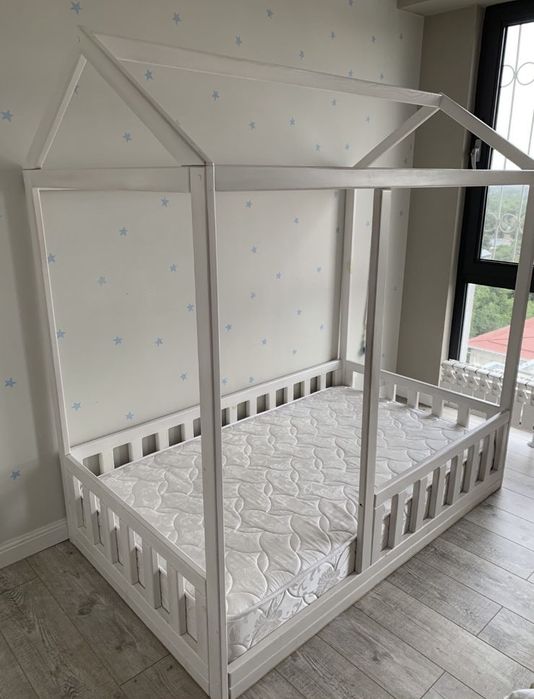 Детская кровать домик