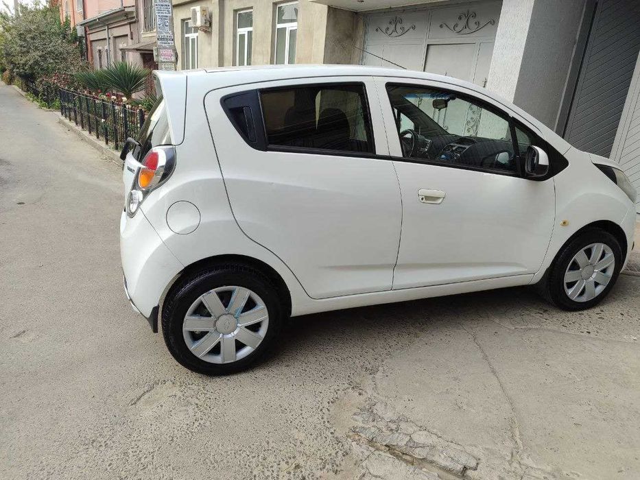 Спарк 2011. Пробег 240000 . Краска :крыло ,эшик