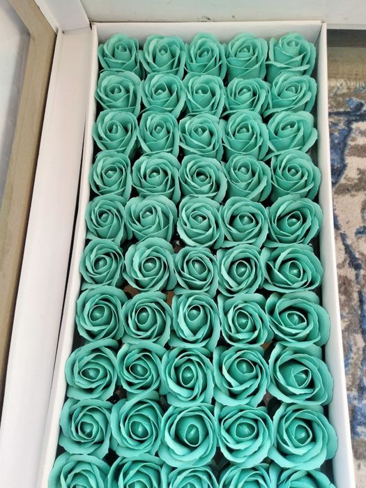 Trandafiri de săpun simpli sau mixt într-o cutie sunt 50 buc