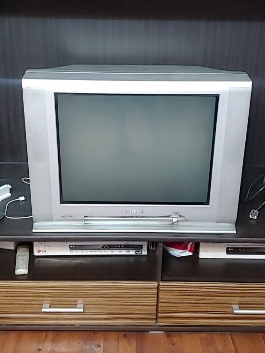 Телевизор Toshiba 65-70см