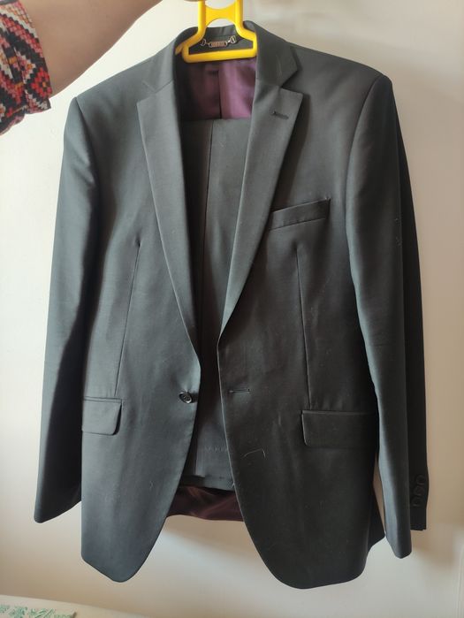 Продаю 2 Костюма классические , итальянский